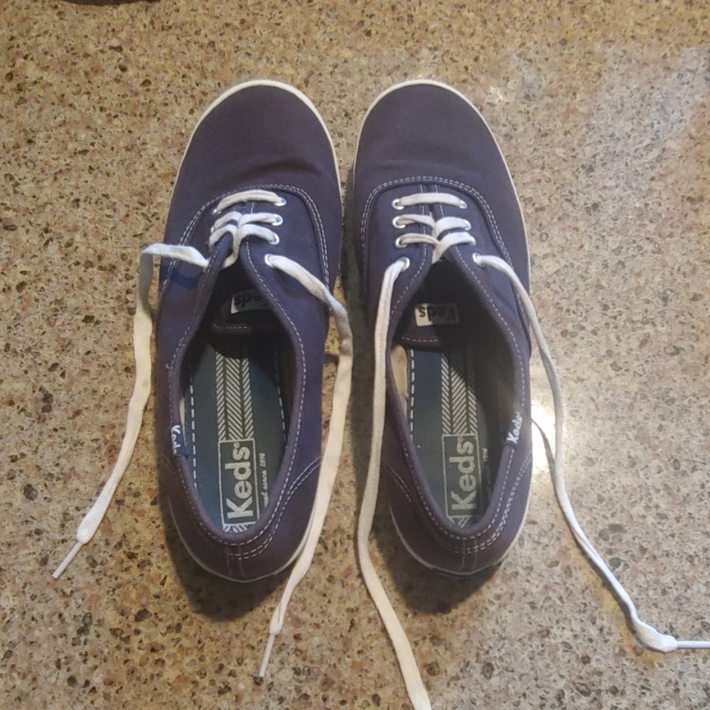 EXCELLENT CONDITION Navy blue Keds